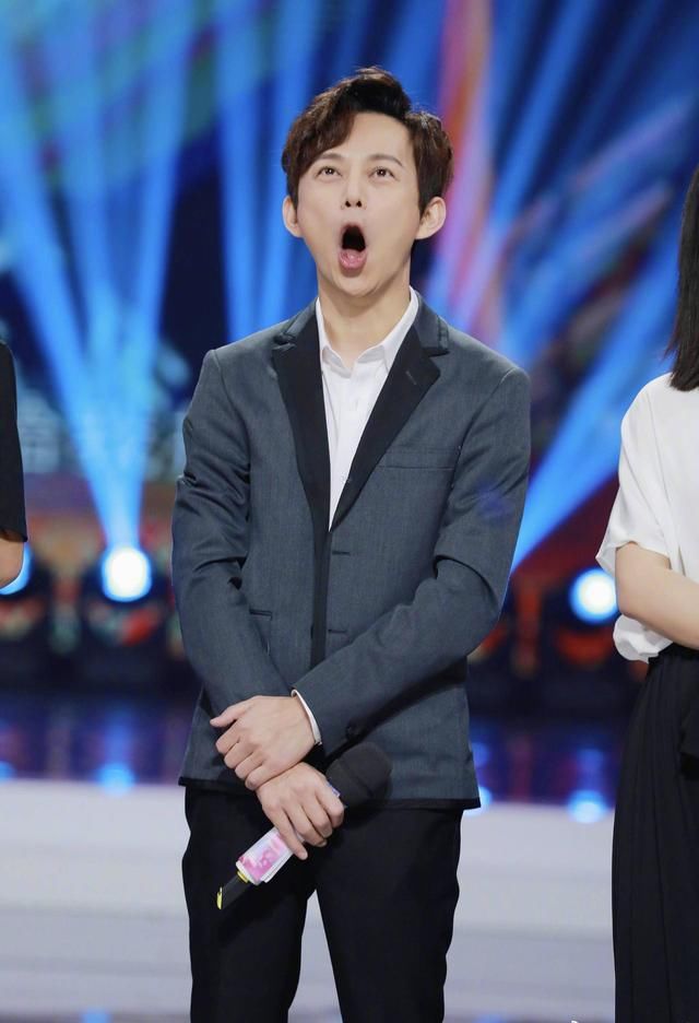 何老师是第二个拿到微博粉丝过亿的人,那第一