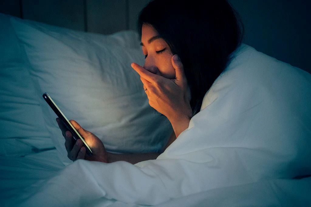 假期你熬夜了吗？熬夜缺的觉能补回来吗？答案在这里→_北京时间