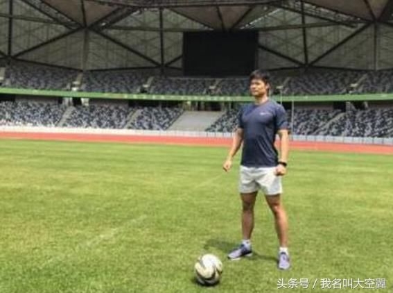 尔特苦练球技,投身中国足球?网友:能把武磊甩