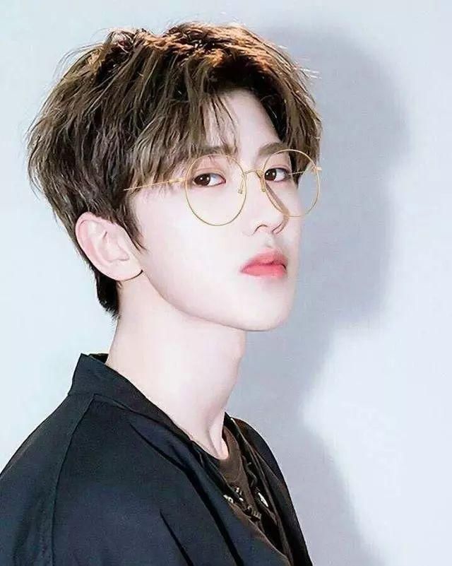 吴宣仪成蔡徐坤的小师妹了!谢娜收徒收上瘾了