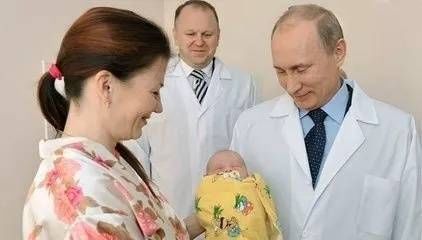 俄方加急:生第三胎 国家可替家庭还贷款利息!