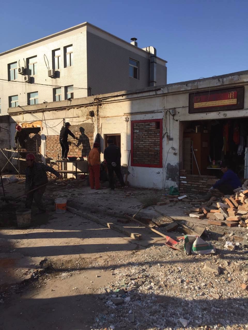 朝阳区整治“开墙打洞”47处 拆上千平米广告牌 朝阳区整治“开墙打洞”47处 拆上千平米广告牌