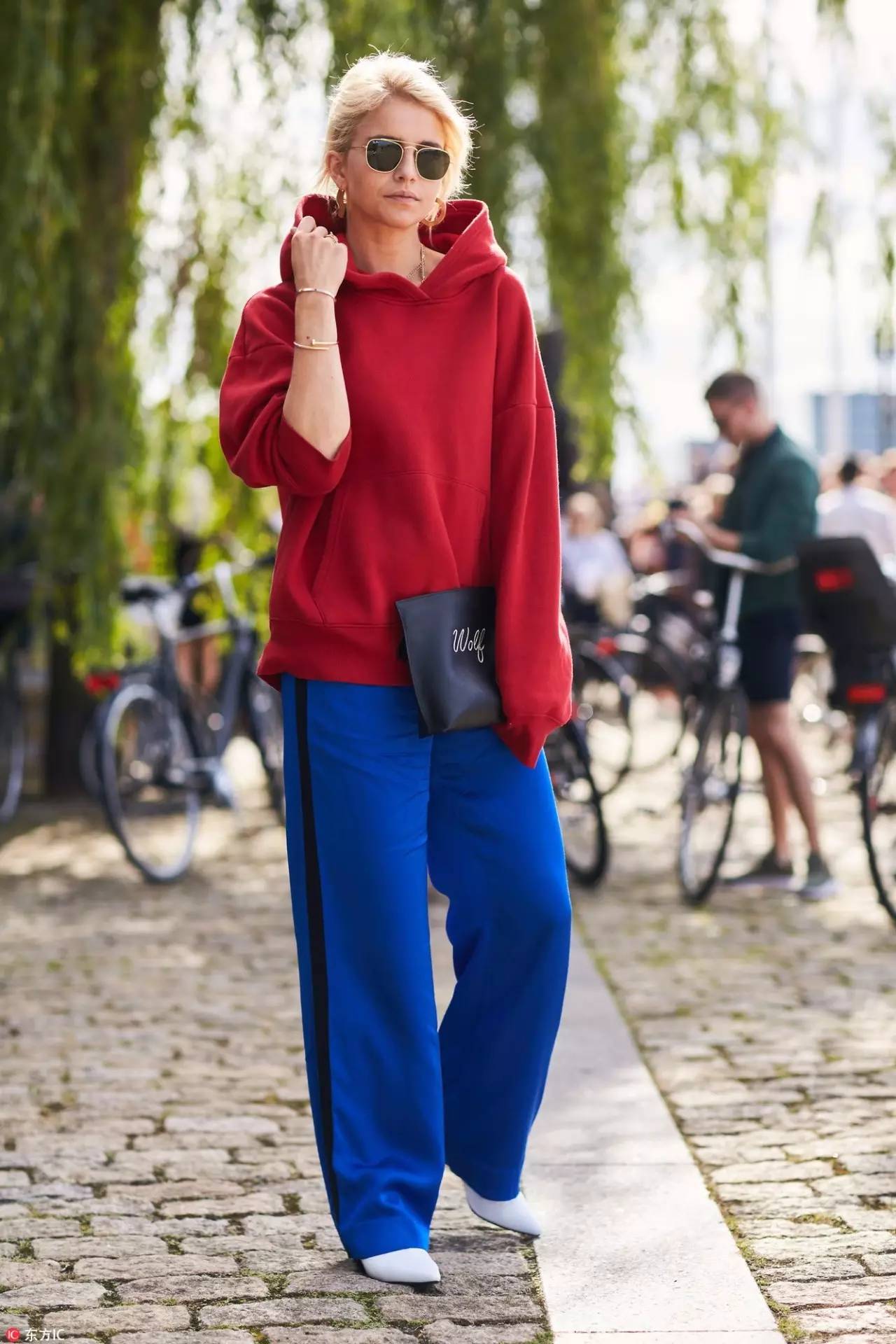 买了"一条杠"运动裤不会搭?给你10种搭配方法