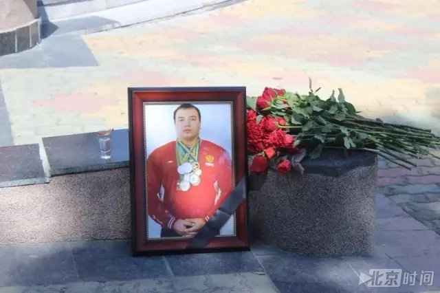 格斗爱好者打死举重世界冠军 动手前曾争论谁更强 格斗爱好者打死举重世界冠军 动手前曾争论谁更强