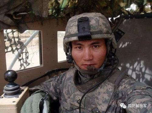 美国军队中, 大约有多少中国人在服役? 这个数