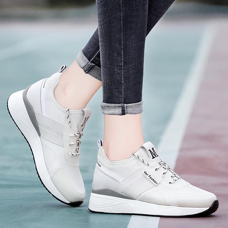 夏季别再穿闷脚的皮鞋了,多穿穿这样的透气休