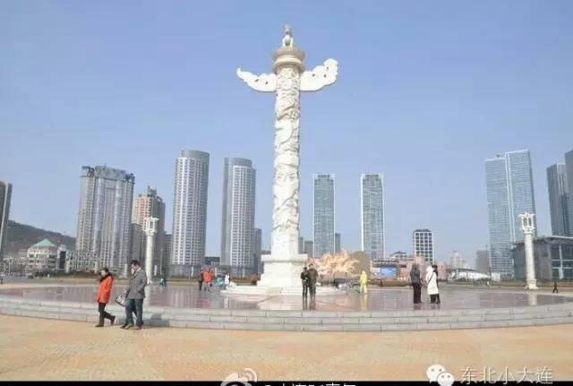 图为：星海广场华表拆除前。