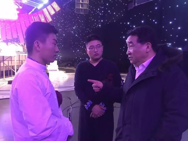 天津卫视跨年相声 苏艺剧场跨年演讲!