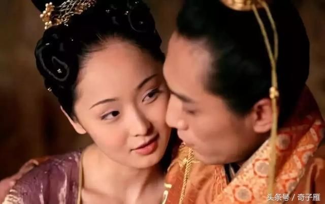 古代女子出去密会男人,都会带一个枕头,原因让