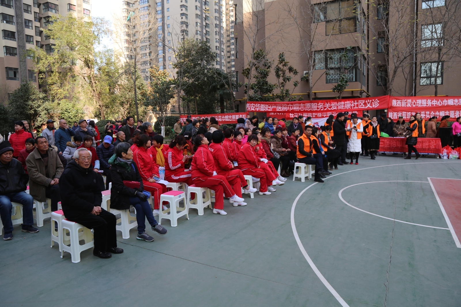 牵手万家、爱心奉献,西安巾帼志愿者在行动