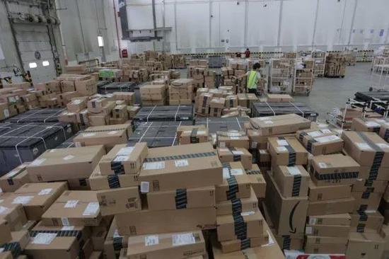 美国退出万国邮政联盟 外交部回应: 别拿中国