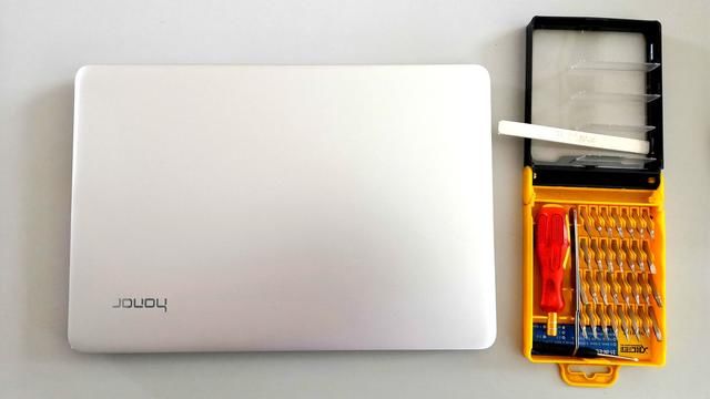 荣耀MagicBook用户级拆解:大电池长续航,维护