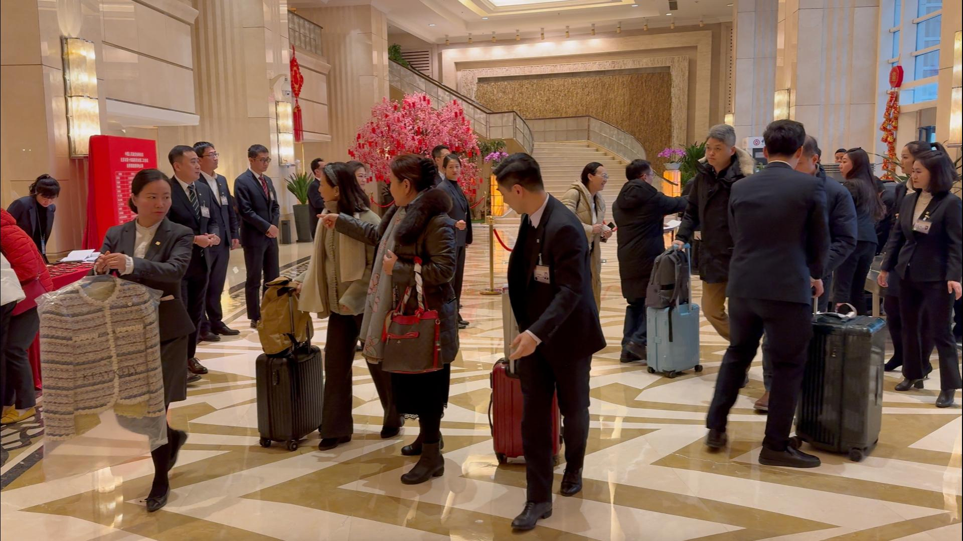 履职一年间 委员们带着满满的收获开启2024北京两会时刻 履职一年间 委员们带着满满的收获开启2024北京两会时刻