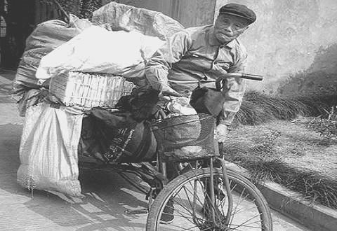 老人蹬三轮为生,一天挣1块2:曾是飞虎队分队长,见证日本投降