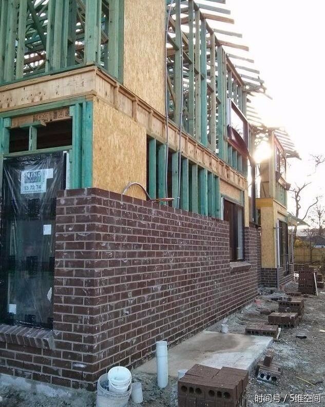 国外的红砖房,这样建设的,工匠们回应:都不如我