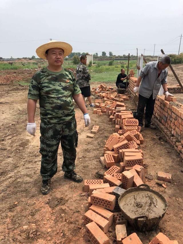 巴雅尔:做农民贴心的第一书记