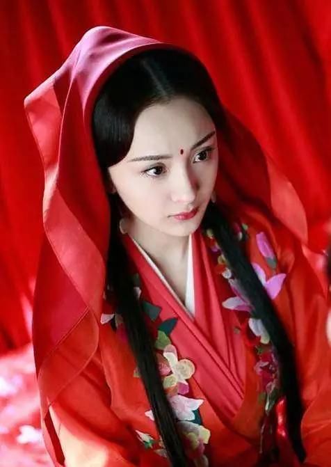 为了成为古装第一女神,赵丽颖和杨幂这些年到