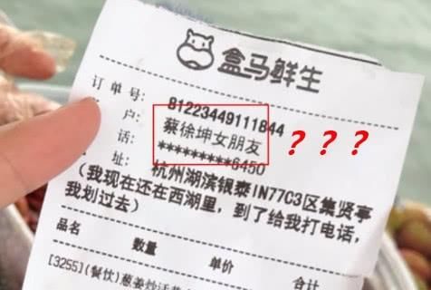 鹿晗谈公开恋情,而蔡徐坤女朋友却只能以这种