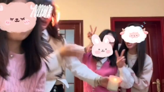 女子举蜡烛拍照 头发瞬间被点燃!使用蜡烛要谨慎 当心乐极生悲! 女子举蜡烛拍照 头发瞬间被点燃!使用蜡烛要谨慎 当心乐极生悲!