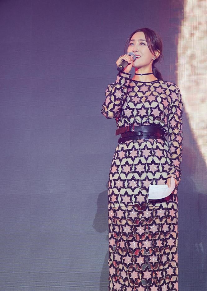 马苏懒理李小璐风波开心捞金 满脸笑容心情甚