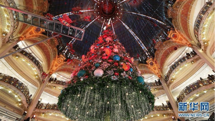 巴黎:“老佛爷”的圣诞树 巴黎:“老佛爷”的圣诞树