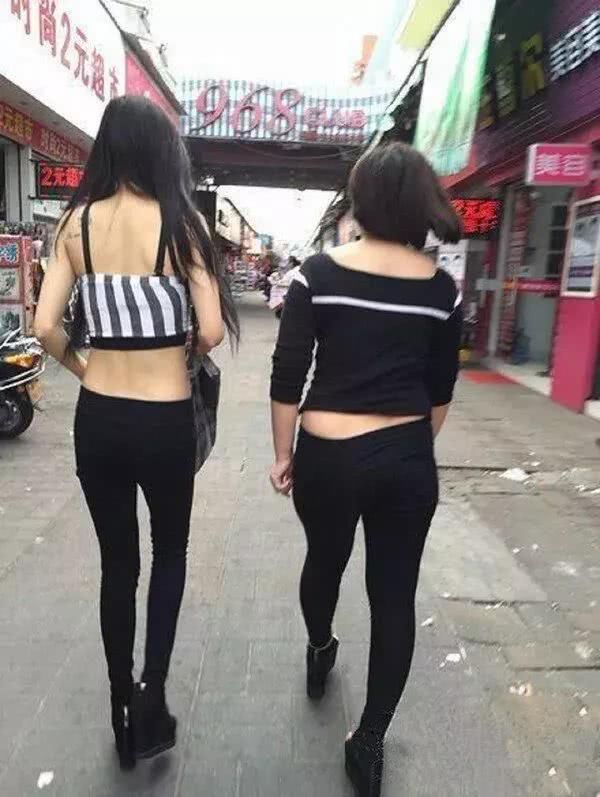左边要彩礼五十万,右边给你三万,换成你知道选