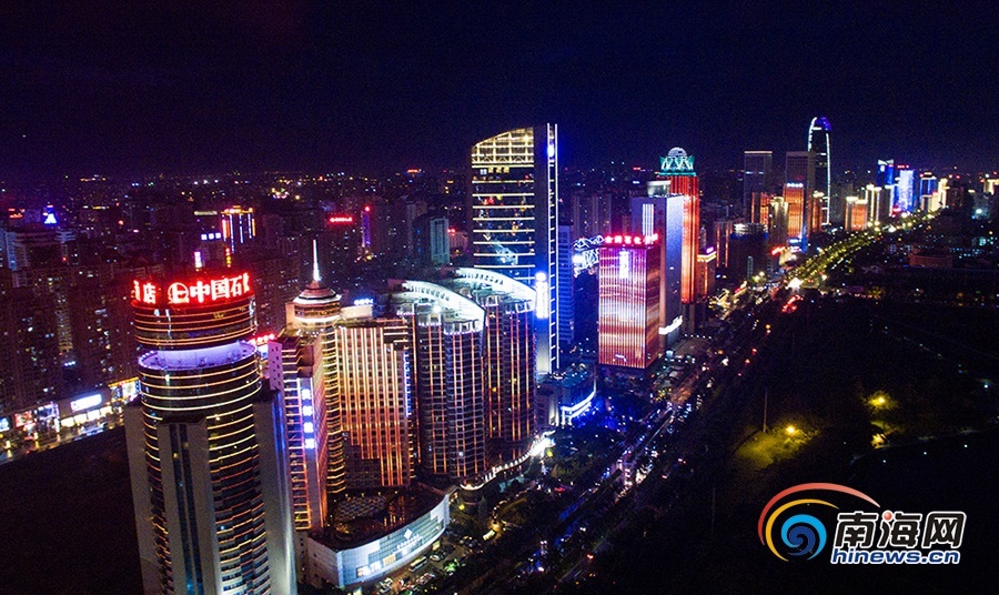 温馨之夜!海口滨海大道夜景灯光打出"妈妈我爱你"字样