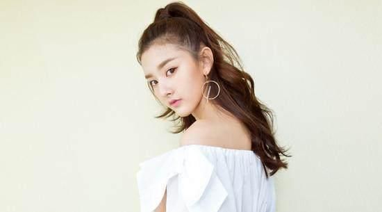 宋祖儿素颜现身艺考无压力,搭档杨洋出演新剧