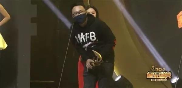 每日一撸WE十二周年庆,新老WE大乱斗;玩家用