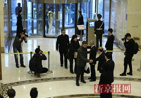 北京市政协委员陆续报到 共享单车养老驿站入提案