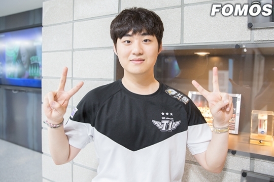 bang表达了他对这个自己在职业早期碰到的中国传奇adc选手的尊敬.