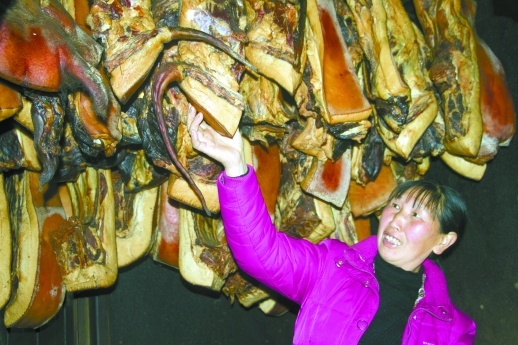 深山农家忙致富 深山农家忙致富