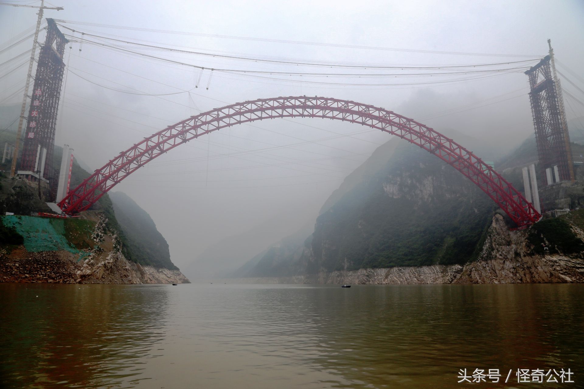 香溪长江公路大桥横跨秭归两岸,主桥72米,计划