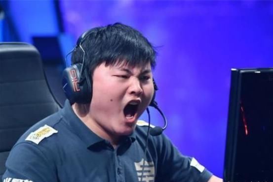 UZI直播暴力屠杀,成名VN惨遭单杀!小明:他这是