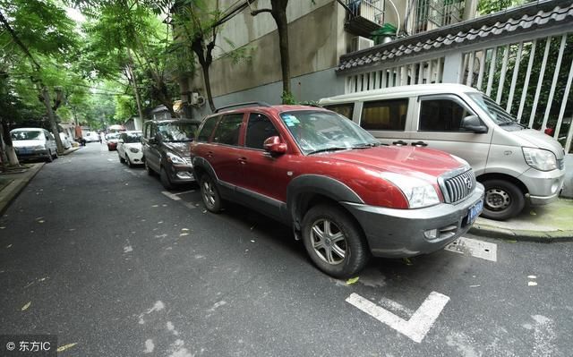 在如今的城市里,没买车库和停车位,车不让进小