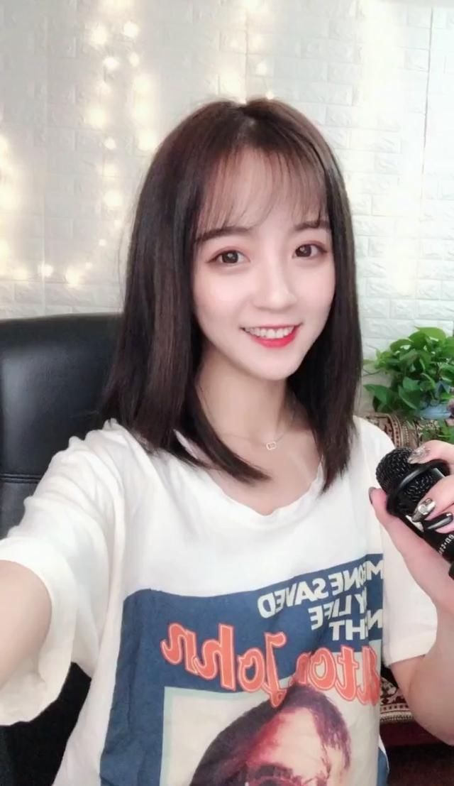 抖音莉哥爆红,入驻快手直播、面对粉丝谩骂泪