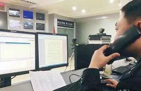 女孩遭性侵时偷偷拨通110 伺机说出关键词后被救 女孩遭性侵时偷偷拨通110 伺机说出关键词后被救