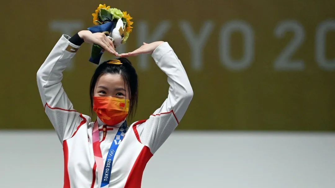 杨倩夺冠后想吃“油焖大虾”！众奥运冠军祝贺，许海峰：YYDS！
