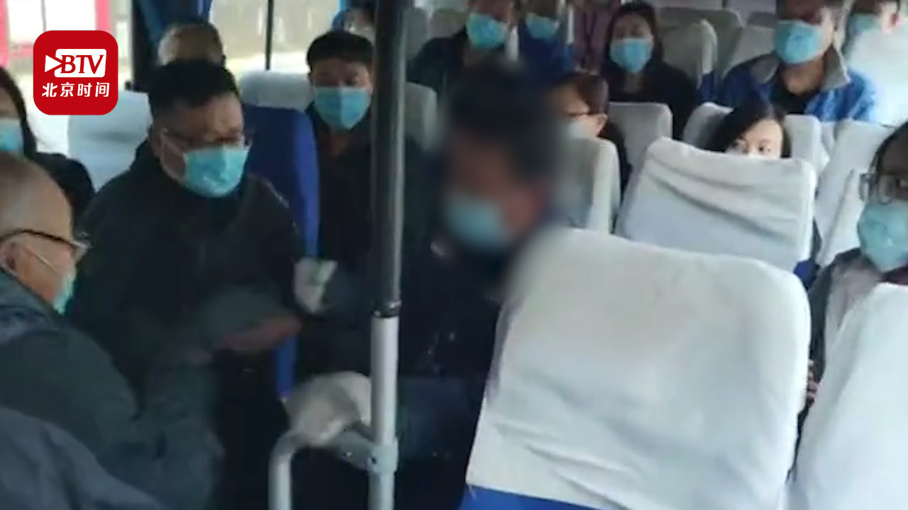北京一公交乘务管理员殴打老人 车队：不是一个系统的，不归我们管