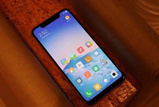 小米8和荣耀play对比,哪个更好呢?