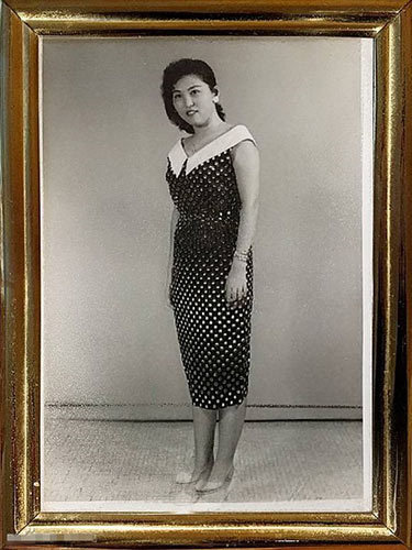 翁美玲与妈妈的珍贵合影,阿翁母女三十多年后在天国再次相会 翁美玲与妈妈的珍贵合影,阿翁母女三十多年后在天国再次相会