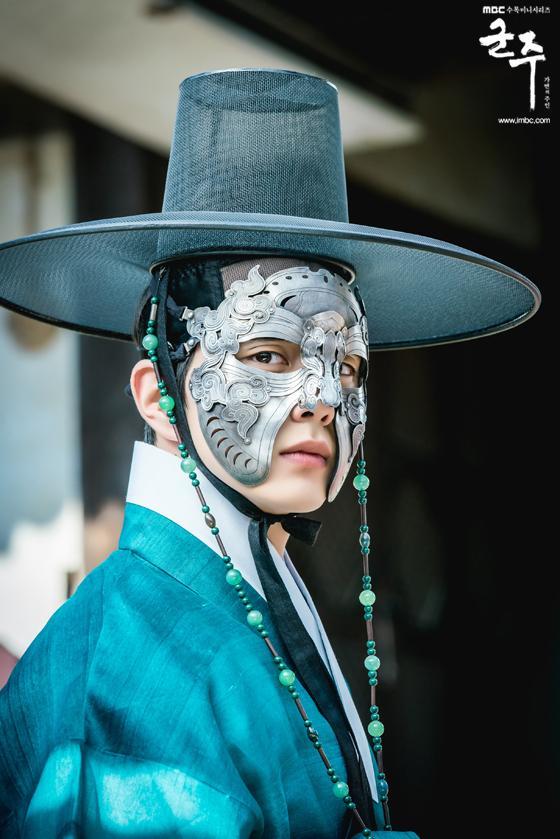 从已播出的4集来看,俞承豪饰演的王世子李煊目前仍是个不经世事的纯真