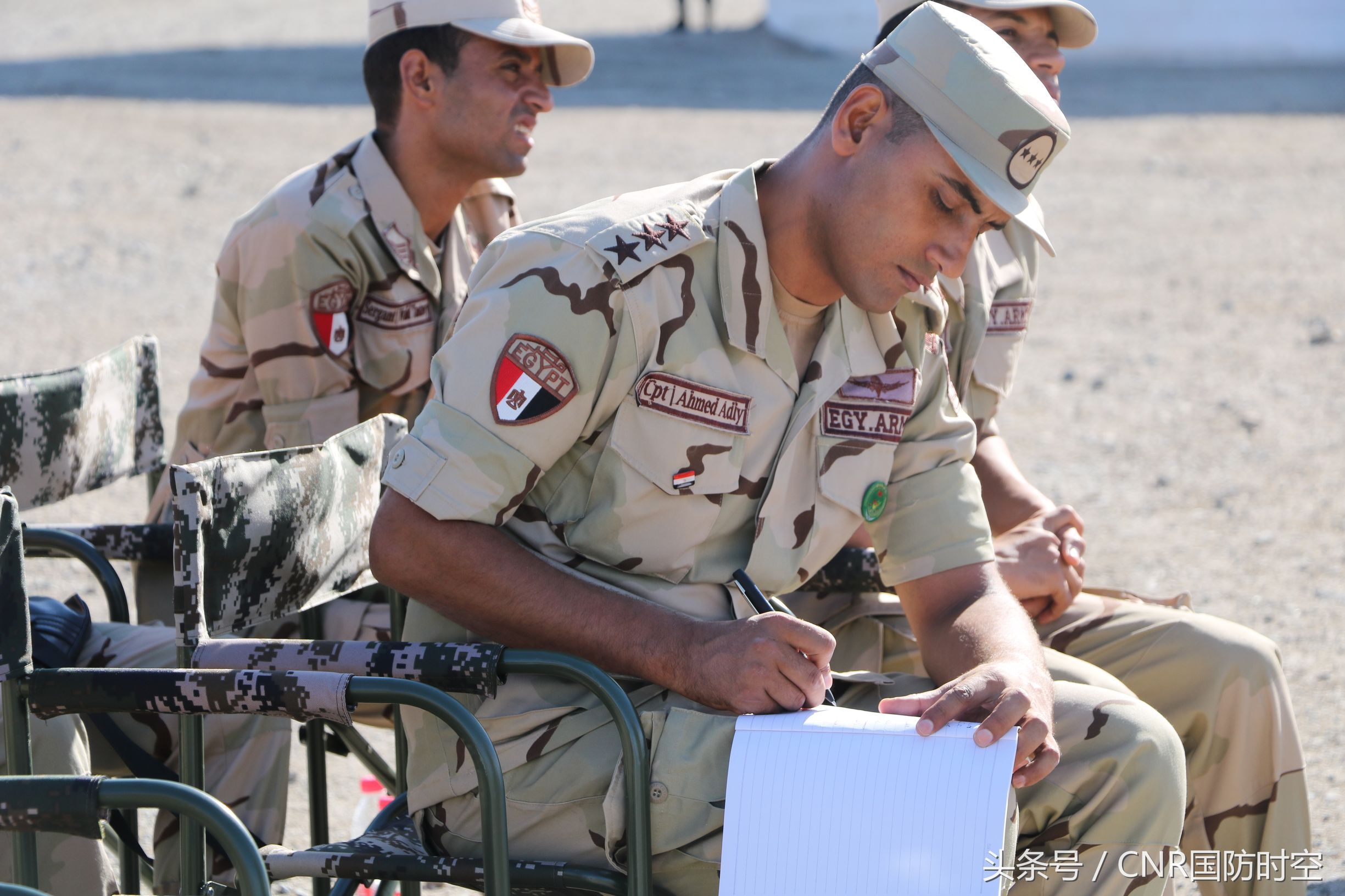 “安全环境”项目比赛共有中国、俄罗斯、白俄罗斯、埃及、伊朗5个国家参加,赛事裁判工作组严格按比赛规则实施抽签,确定了各参赛队将要使用的武器装备,并按照统一安排分类分项组织理论与操作集中培训。