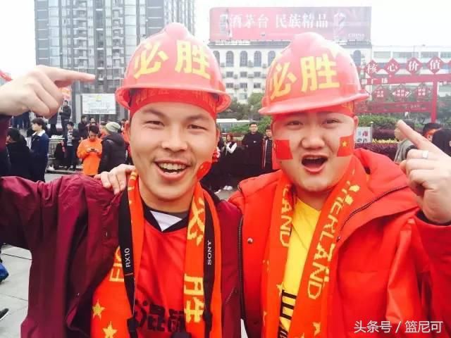 罗点球求主,疯狂庆祝展示劲爆身材!网友:国足有