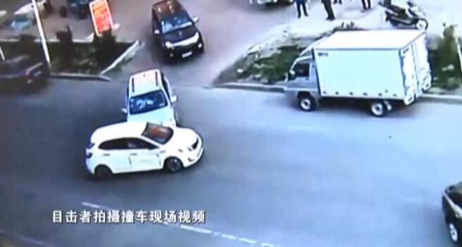 开车遇前妻坐在情敌车上 连撞四下情敌车辆