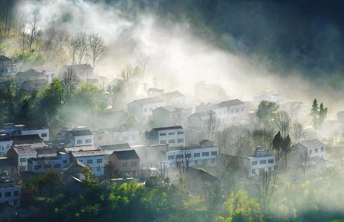 乡村旅游成经济发展爆点 国投信达携手保康共