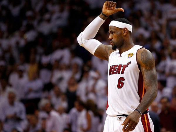 细数詹姆斯生涯18次绝杀,季后赛双绝杀活塞,勾