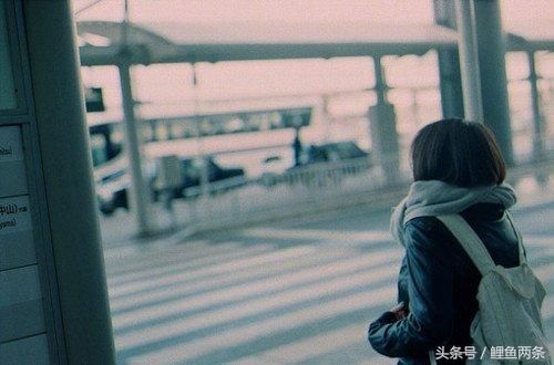 男生去相亲,觉得女方嫁妆太少不愿娶,回家收到