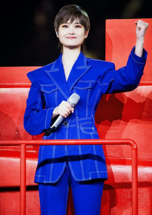 李宇春创作《岁岁平安》 与肖战共同用歌声点亮心愿(图3) 李宇春创作《岁岁平安》 与肖战共同用歌声点亮心愿(图3)