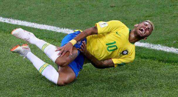 只有内马尔的演技没有姆巴佩的速度,圣日耳曼